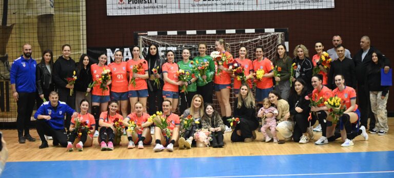 Așa vă vrem și la final! Cu flori în brațe și cu zâmbetul pe buze!